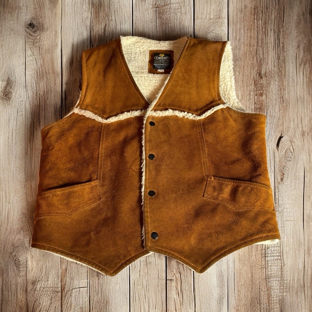 COOPER SPORTSWEAR GENUINE LEATHER SHERPA-LINED WESTERN VEST (SIZE LARGE)
